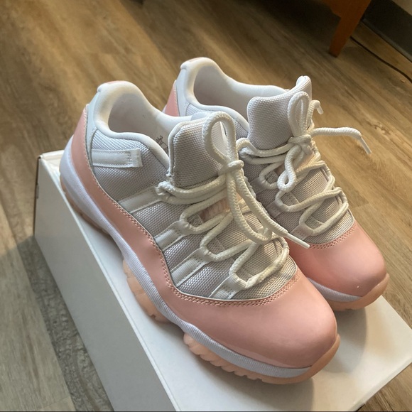 Air Jordan 11 Retro Low - Picture 4 of 7